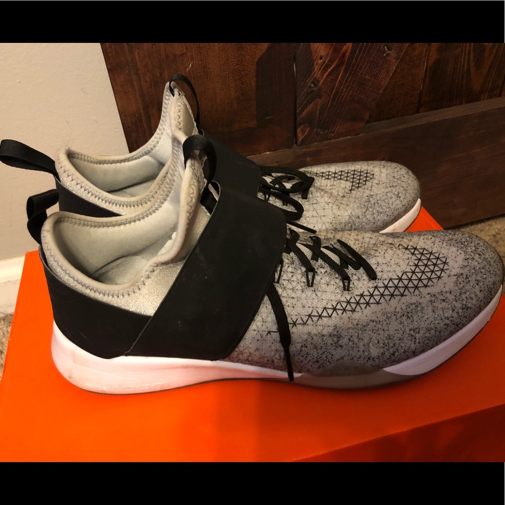 Nike air zoom strong